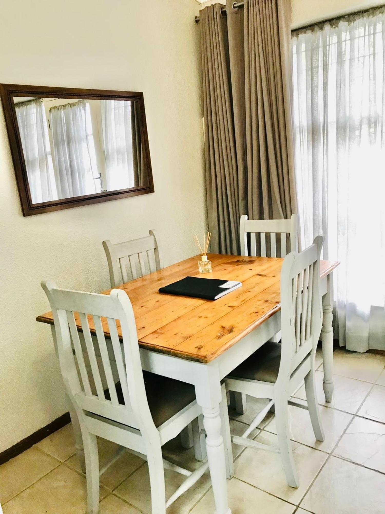 10Vdw Self Catering Apartments Durbanville Exteriör bild
